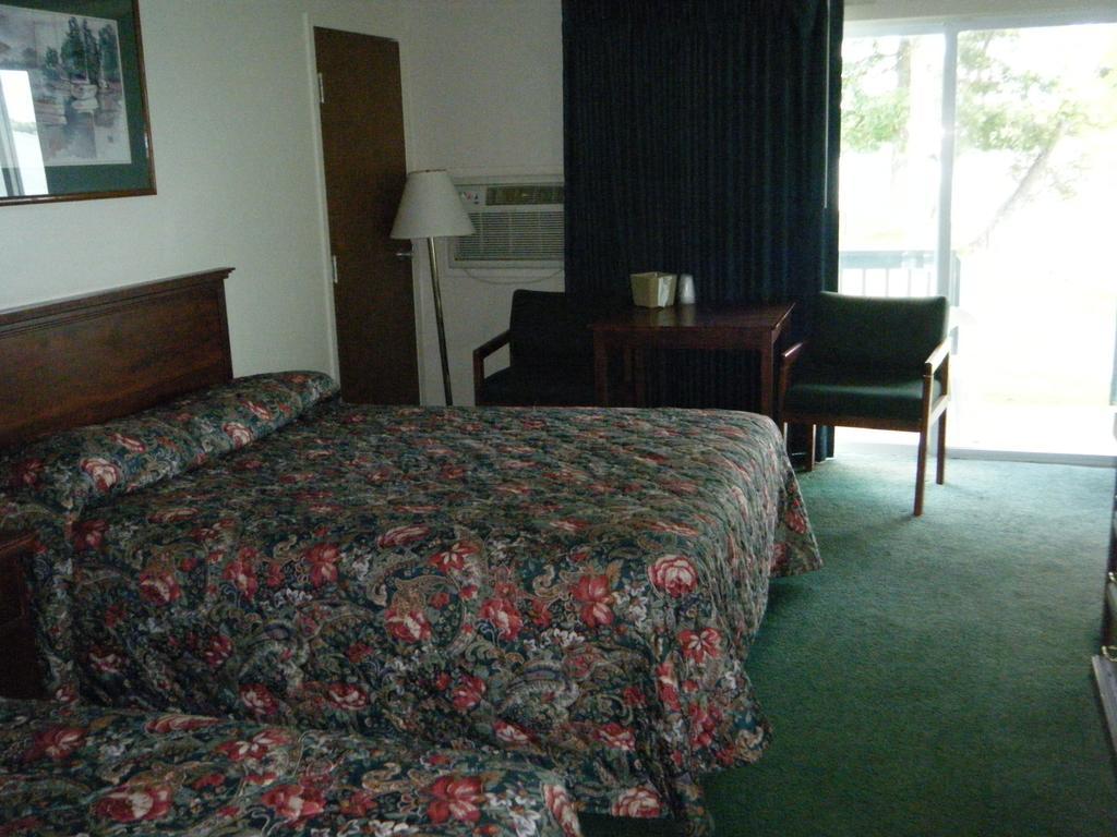Cadillac Sands Resort Chambre photo